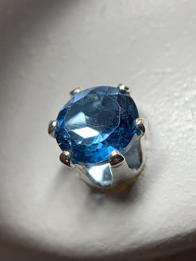 【1個売り】ロンドンブルートパーズのスタッドピアス 4mm