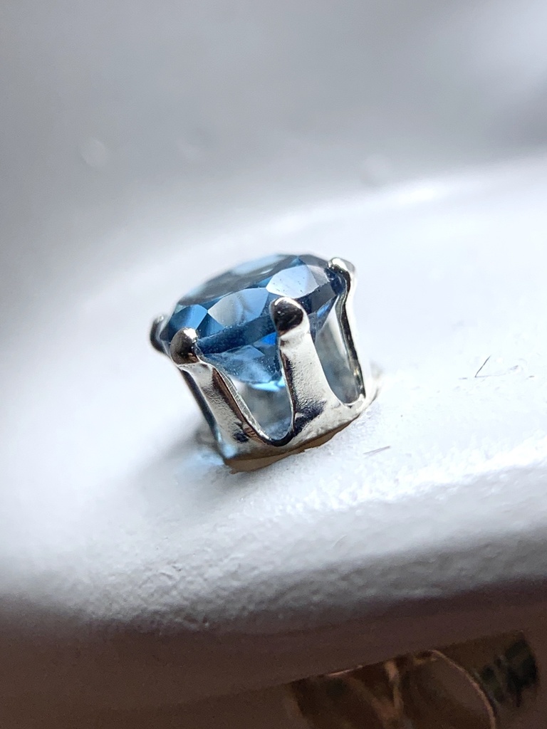 【1個売り】ロンドンブルートパーズのスタッドピアス 4mm