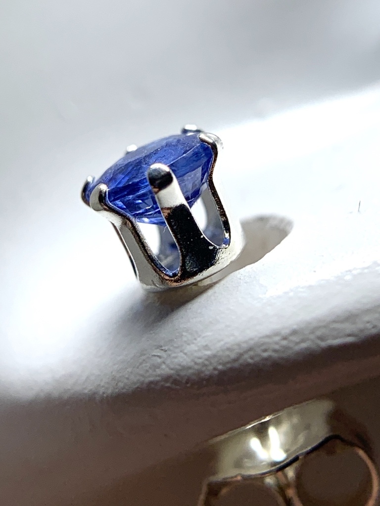 【再販】【1個売り】カイヤナイトのスタッドピアス 4mm(淡)