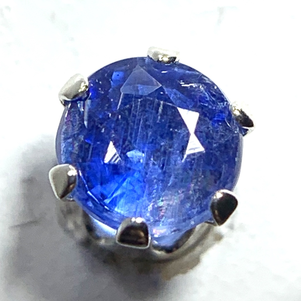 【再販】【1個売り】カイヤナイトのスタッドピアス 4mm（淡）