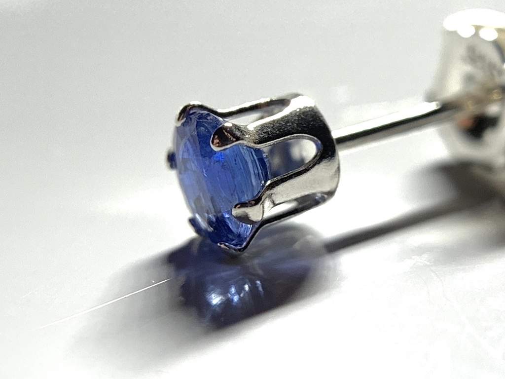 【再販】【1個売り】カイヤナイトのスタッドピアス 4mm(淡)