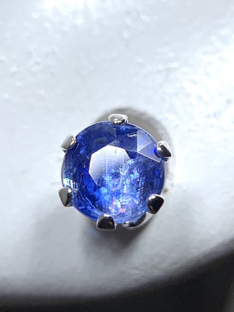 【再販】【1個売り】カイヤナイトのスタッドピアス 4mm(淡)