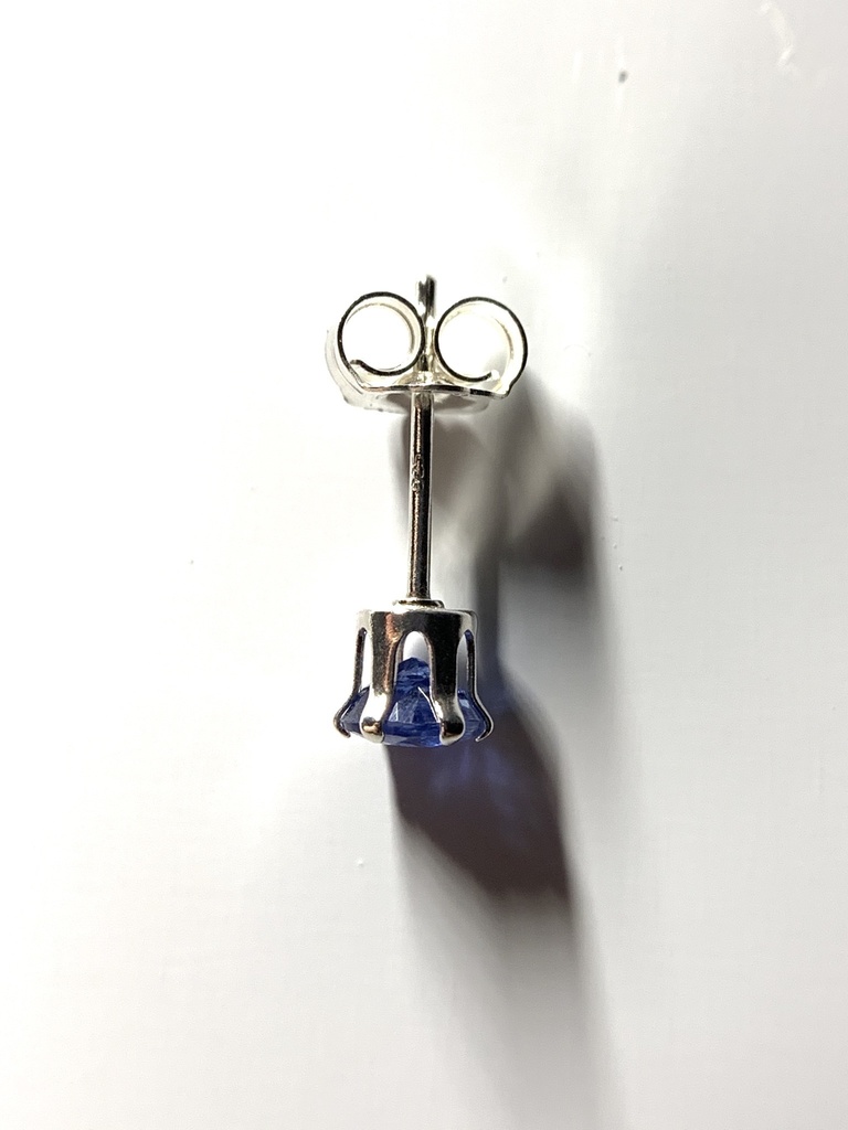 【再販】【1個売り】カイヤナイトのスタッドピアス 4mm(淡)