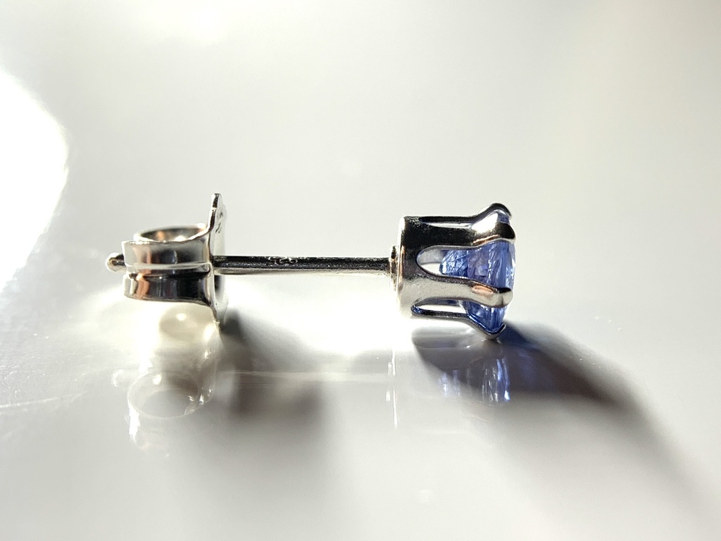 【再販】【1個売り】カイヤナイトのスタッドピアス 4mm(淡)