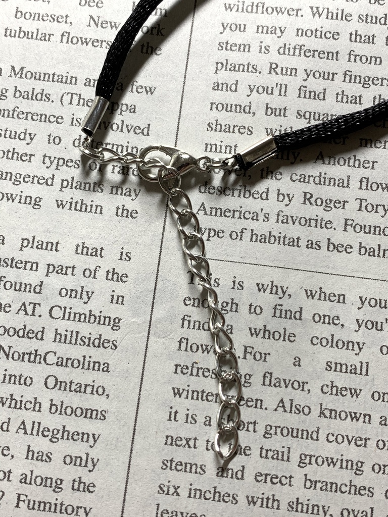 水晶とアンモナイトチャームのネックレス