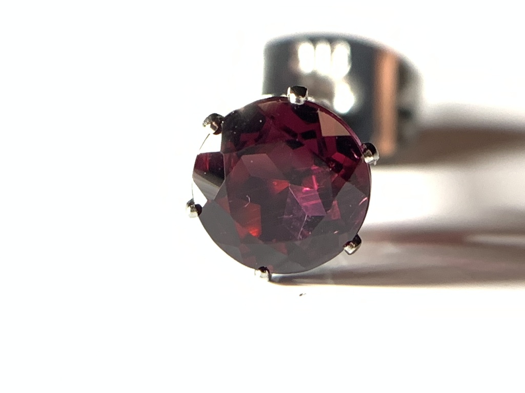 【再販】【1個売り】ロードライトガーネットのスタッドピアス(暗)5mm