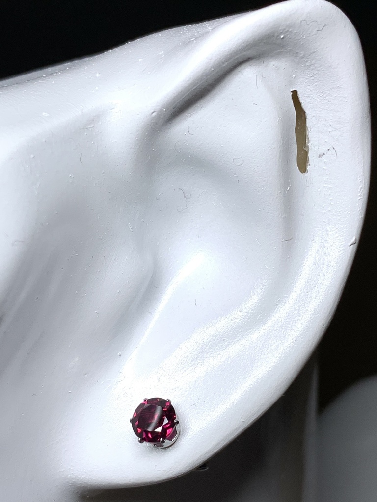 【再販】【1個売り】ロードライトガーネットのスタッドピアス(暗)5mm