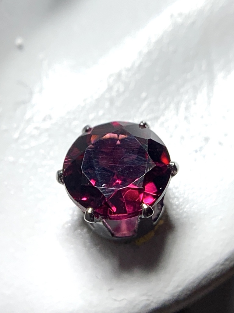 【再販】【1個売り】ロードライトガーネットのスタッドピアス(暗)5mm