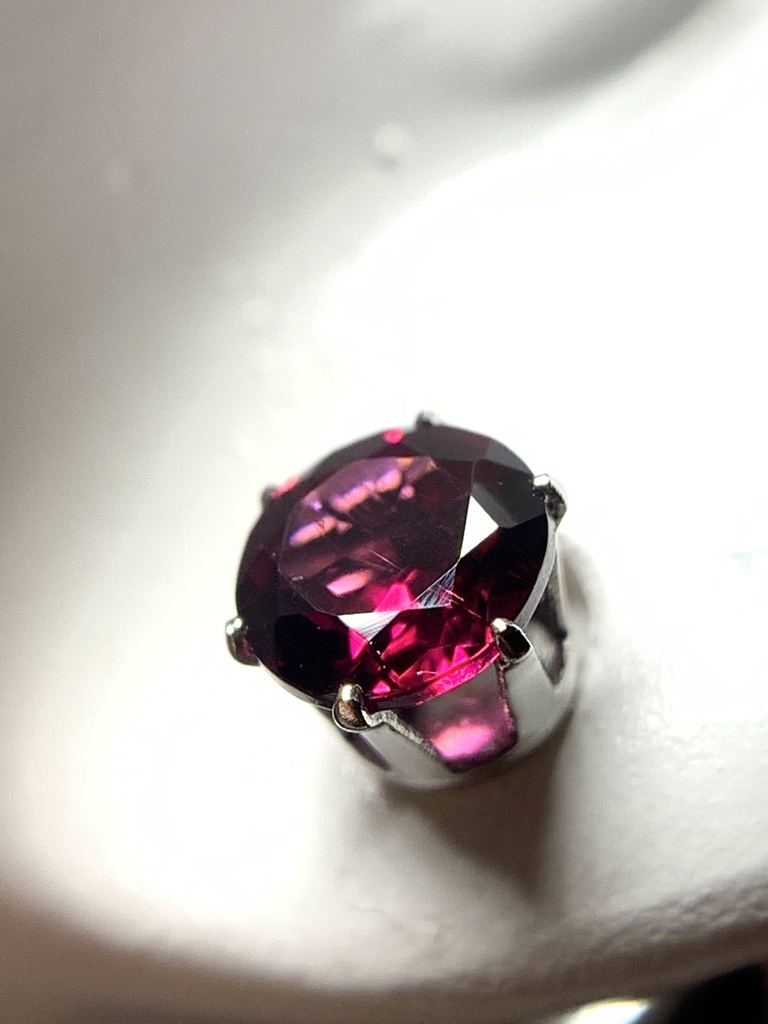 【再販】【1個売り】ロードライトガーネットのスタッドピアス(暗)5mm