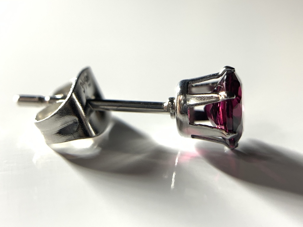 【再販】【1個売り】ロードライトガーネットのスタッドピアス(暗)5mm