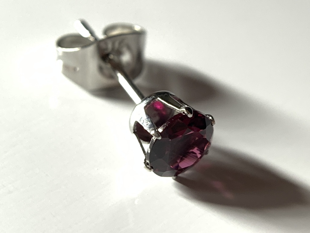 【再販】【1個売り】ロードライトガーネットのスタッドピアス(暗)5mm