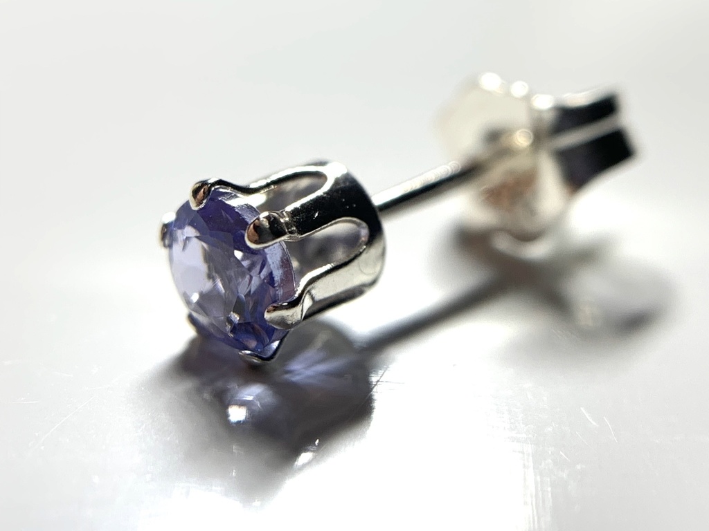 【1個売り】タンザナイトのスタッドピアス 4mm
