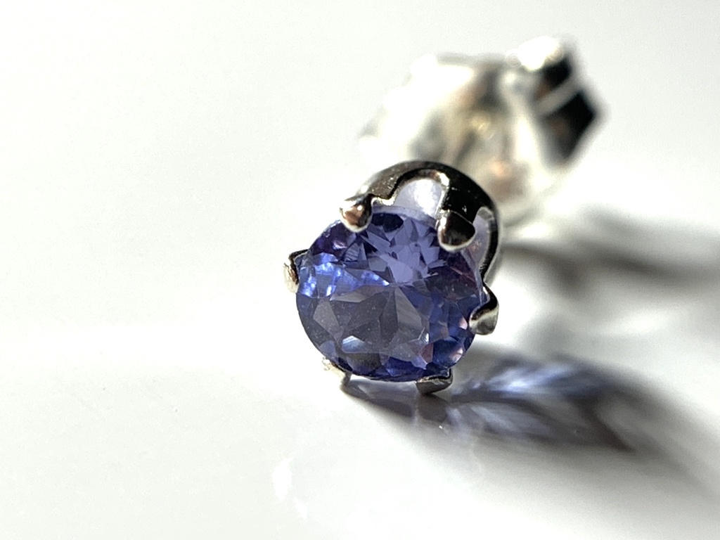 【1個売り】タンザナイトのスタッドピアス 4mm