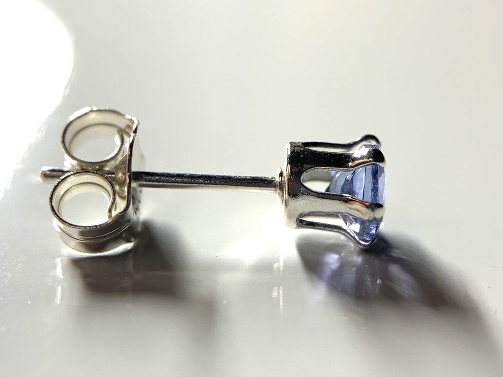 【1個売り】タンザナイトのスタッドピアス 4mm