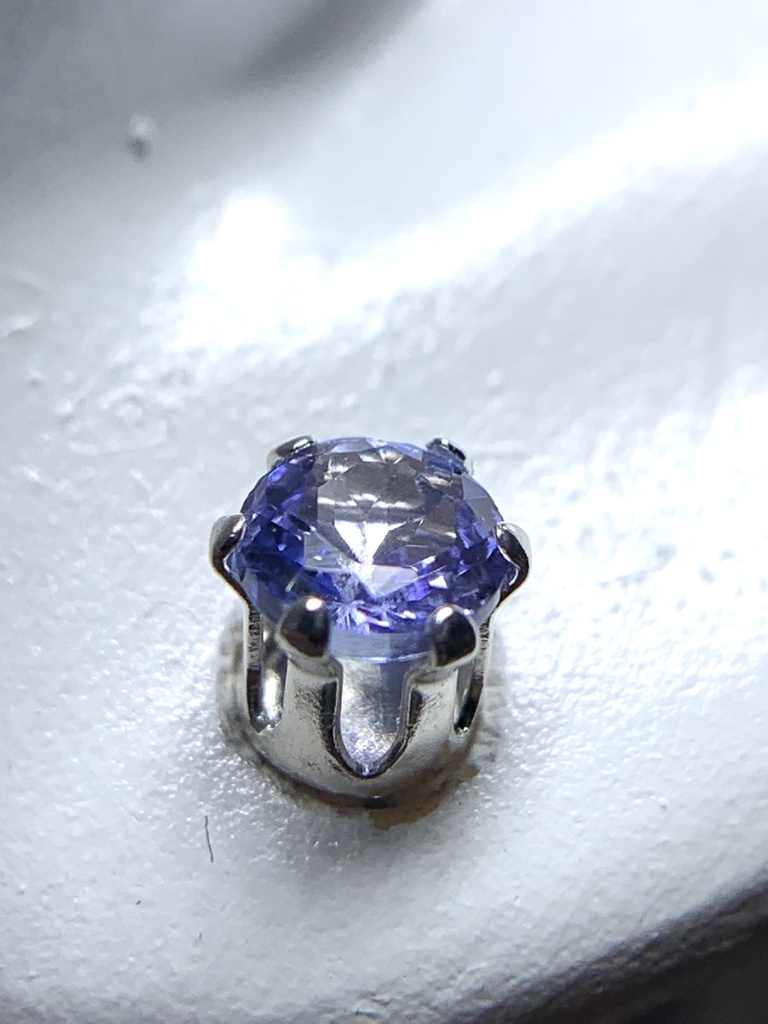 【1個売り】タンザナイトのスタッドピアス 4mm