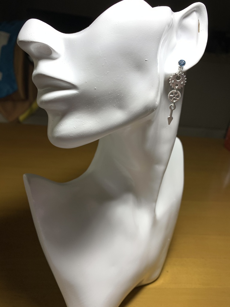 【1個売り】ロンドンブルートパーズと歯車のピアス