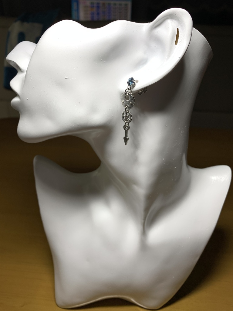 【1個売り】ロンドンブルートパーズと歯車のピアス