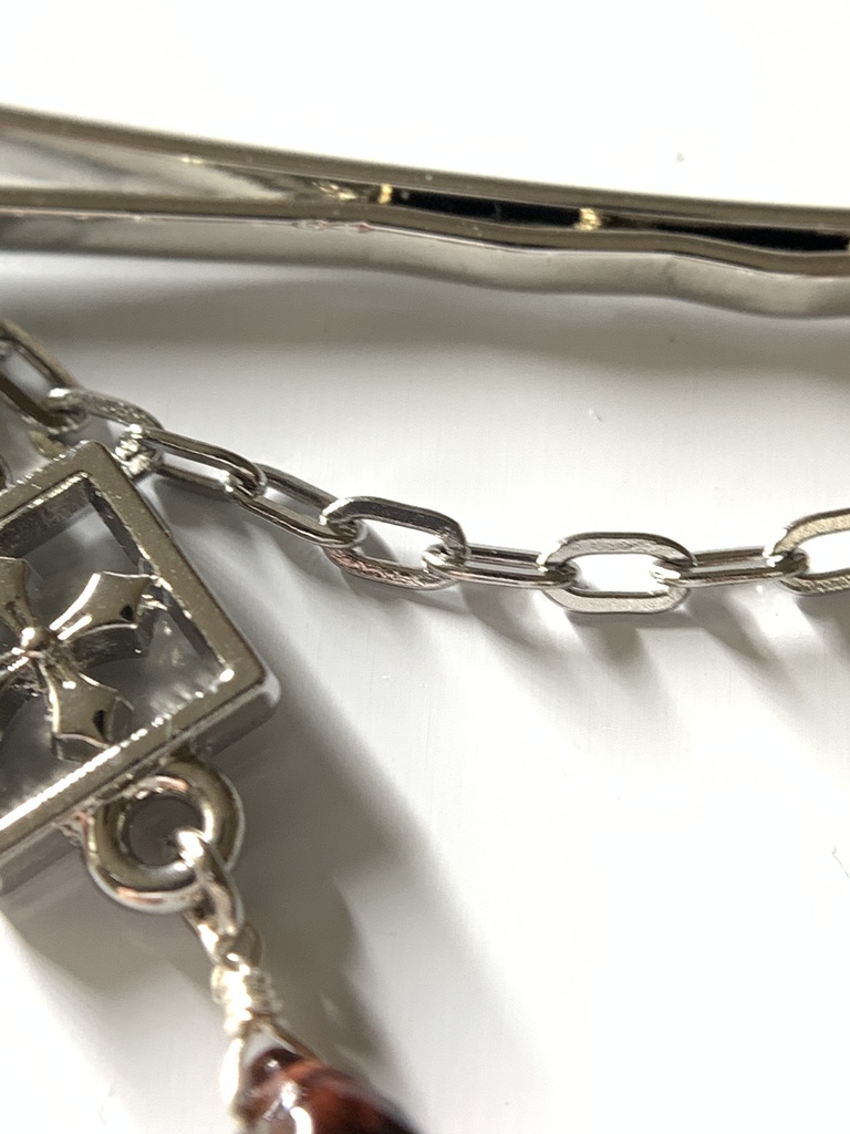 ガーネットとクロスのヘアピン