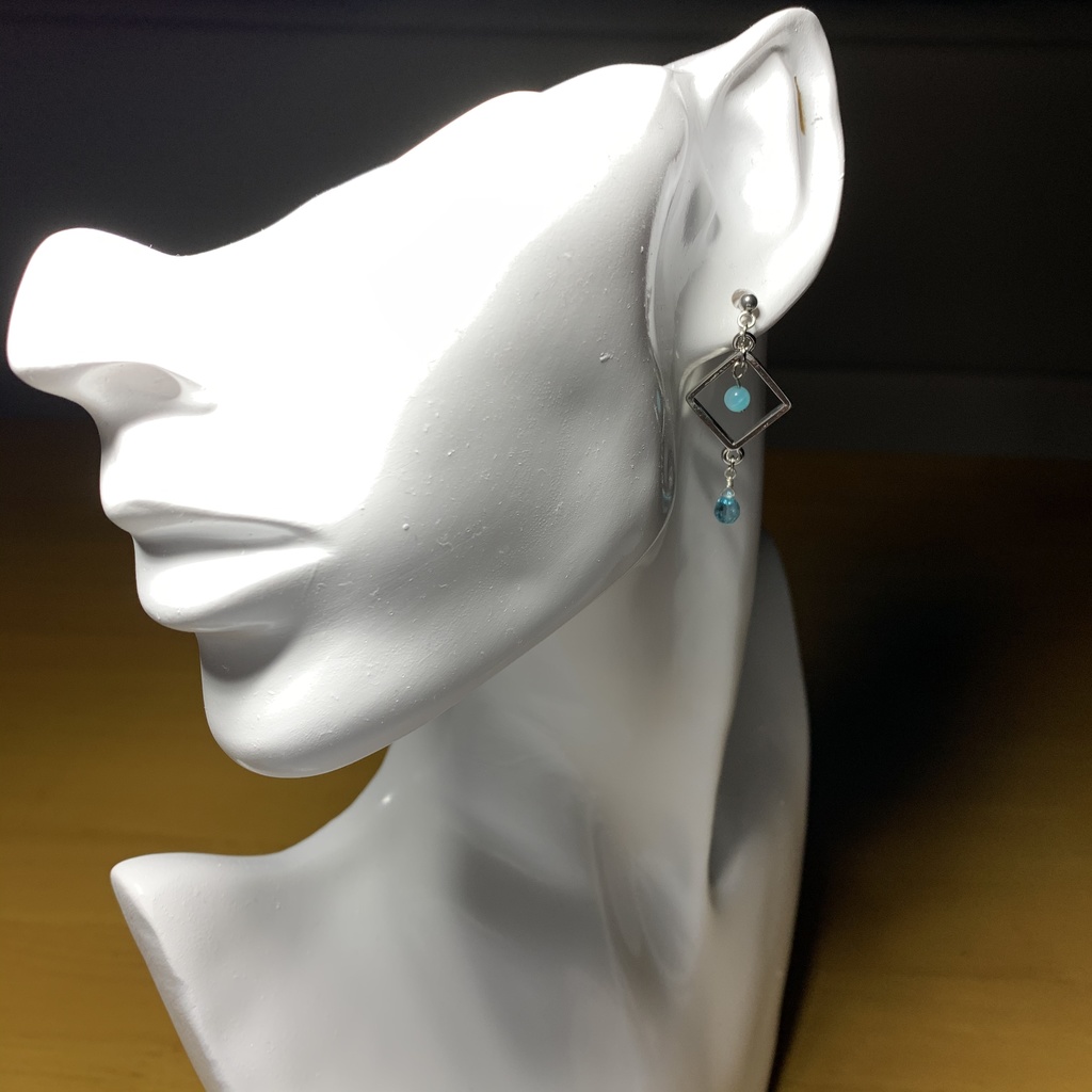 【1個売り】アマゾナイトとブルーアパタイトの夏色ピアス