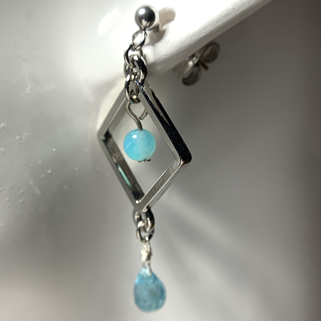 【1個売り】アマゾナイトとブルーアパタイトの夏色ピアス