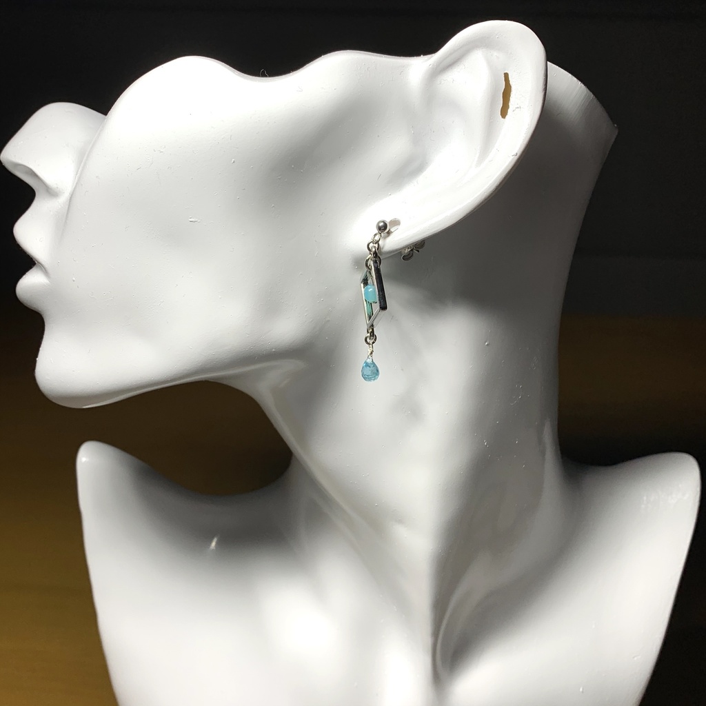 【1個売り】アマゾナイトとブルーアパタイトの夏色ピアス