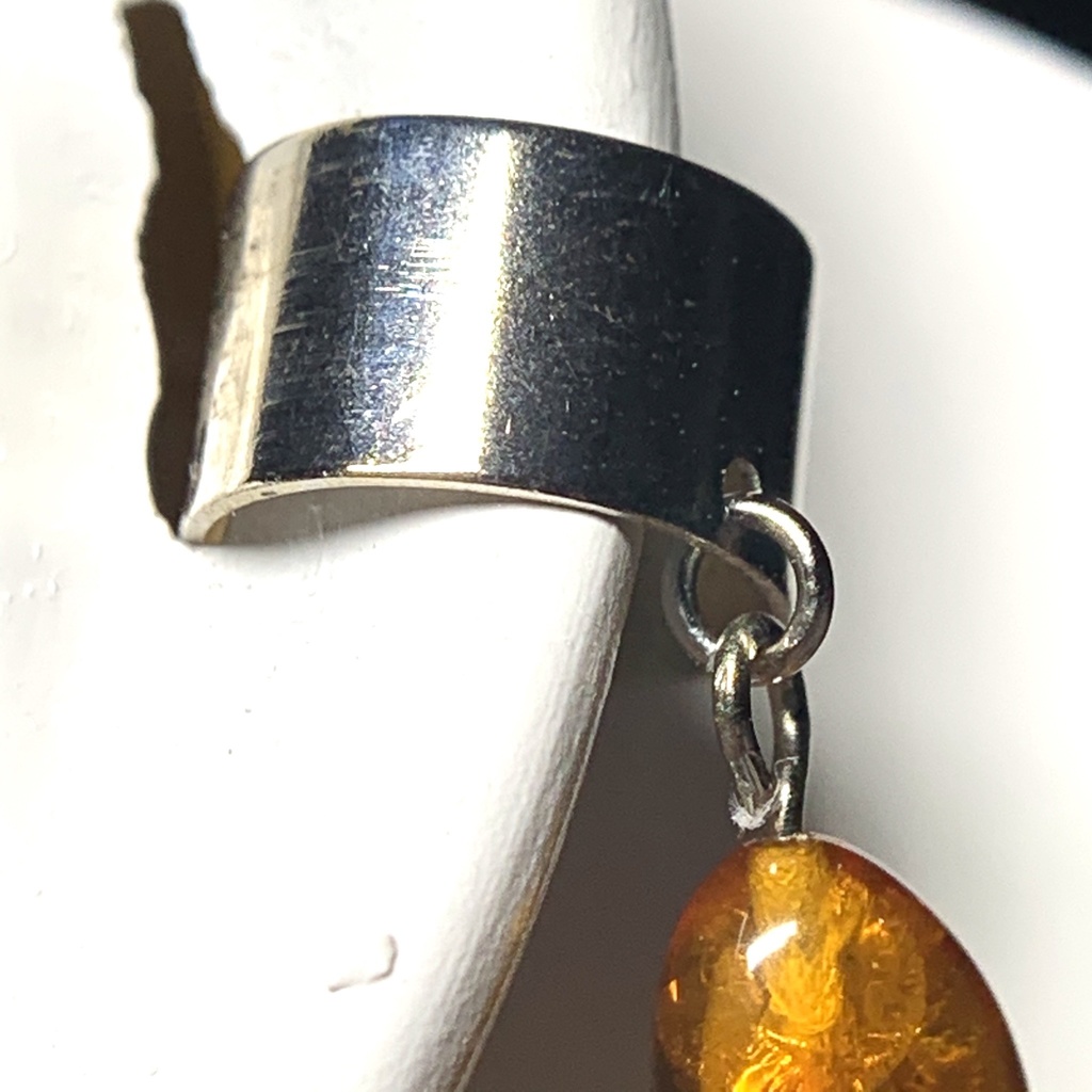 琥珀とニードルのイヤーカフ