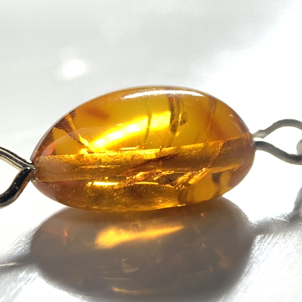 琥珀とニードルのイヤーカフ