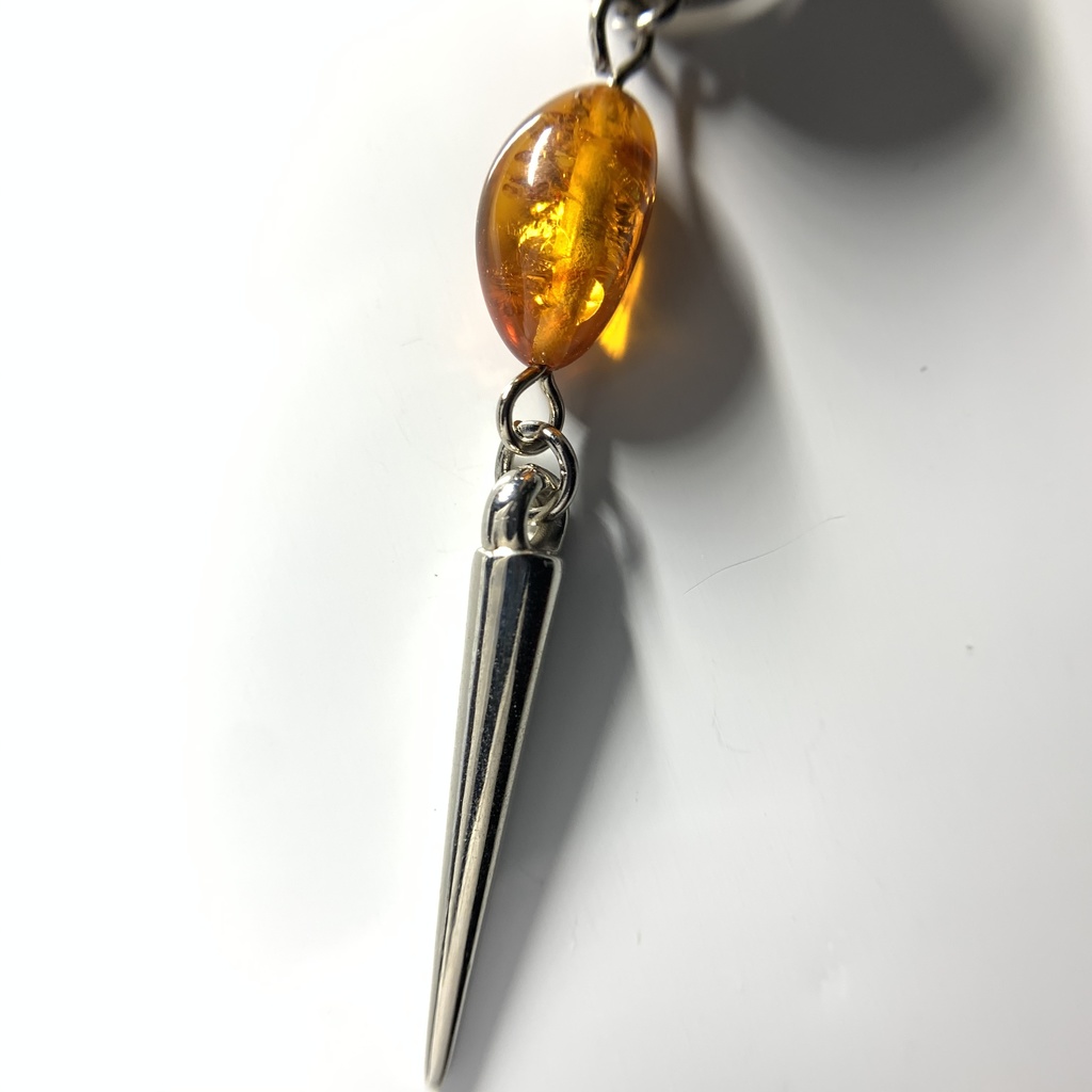 琥珀とニードルのイヤーカフ