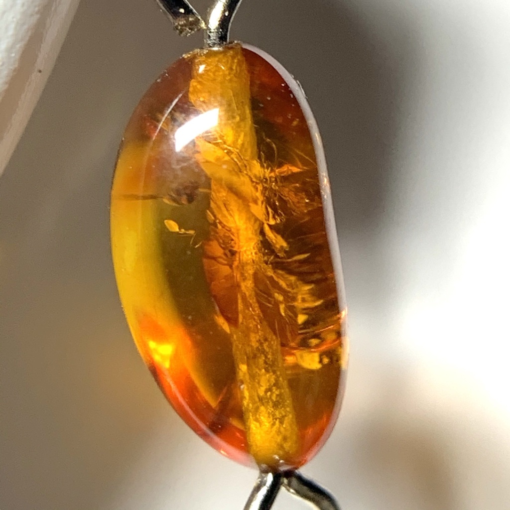 琥珀とニードルのイヤーカフ