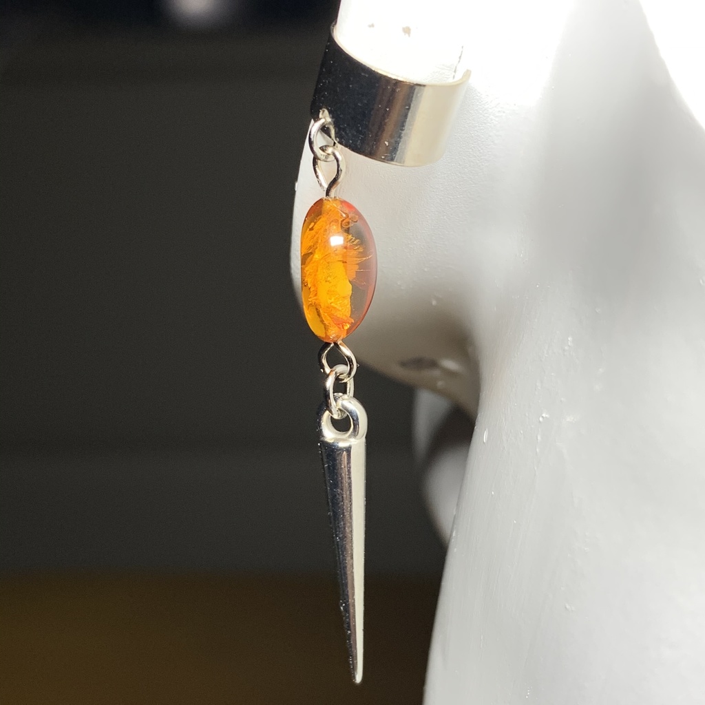 琥珀とニードルのイヤーカフ