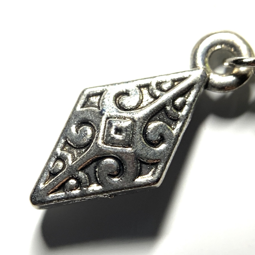 【1個売り】ペリドットとボヘミアン風パーツのピアス