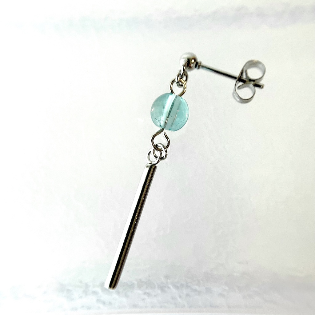 【1個売り】フローライトとスティックのピアス