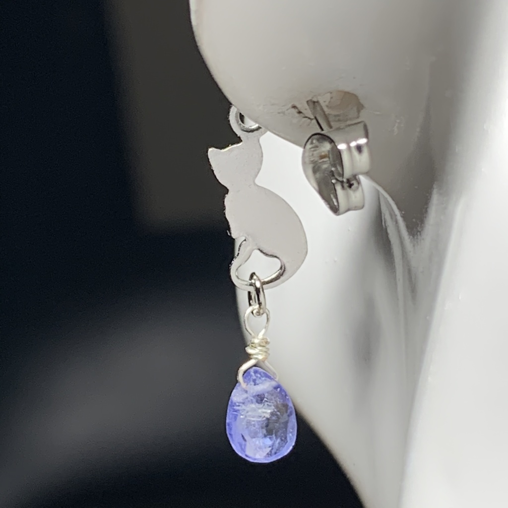 【1個売り】タンザナイトとネコのピアス