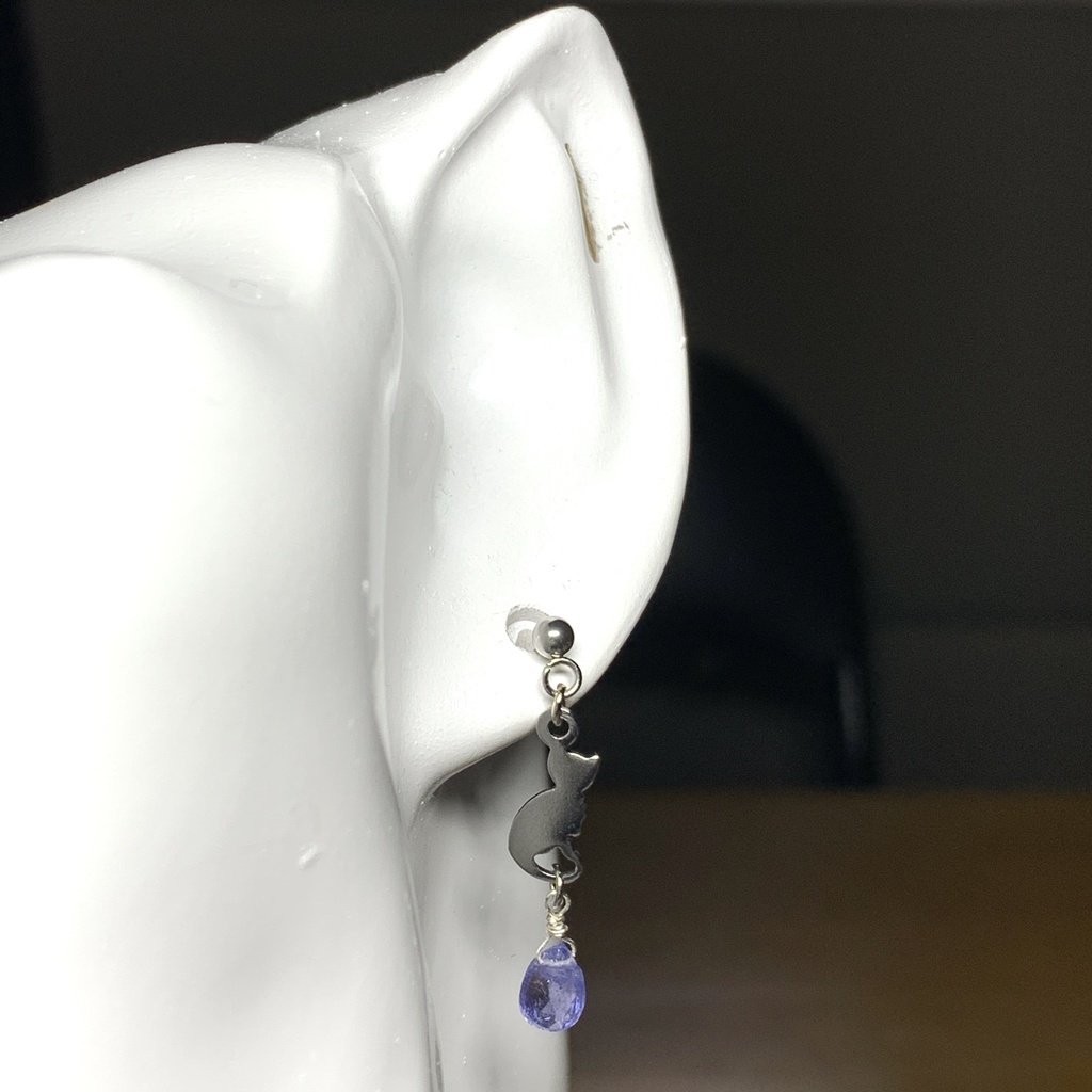 【1個売り】タンザナイトとネコのピアス