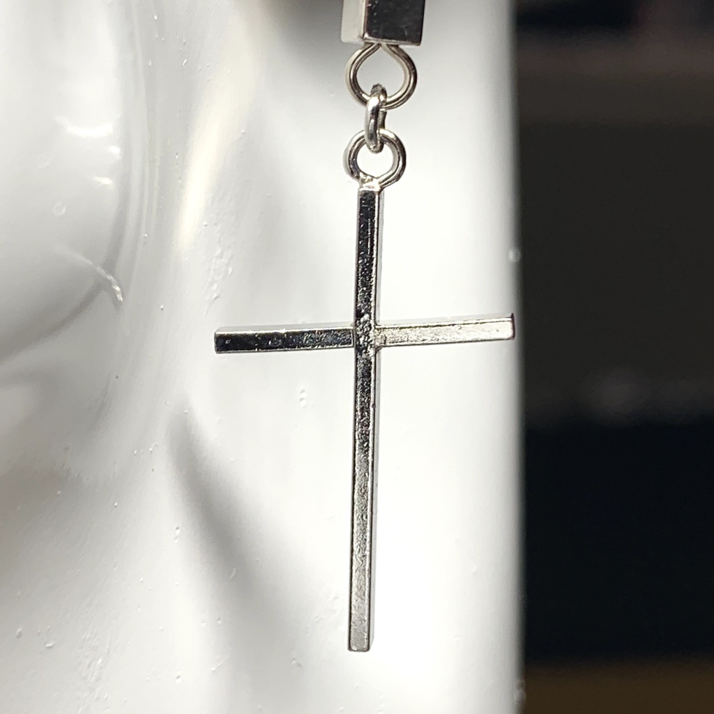 【1個売り】(訳あり)ガーネットとキューブとクロスのピアス