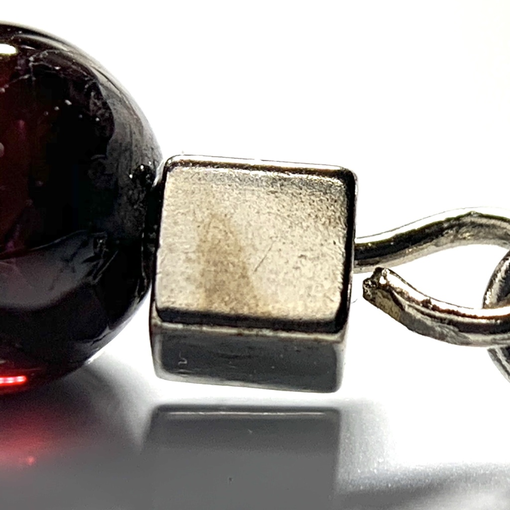 【1個売り】(訳あり)ガーネットとキューブとクロスのピアス