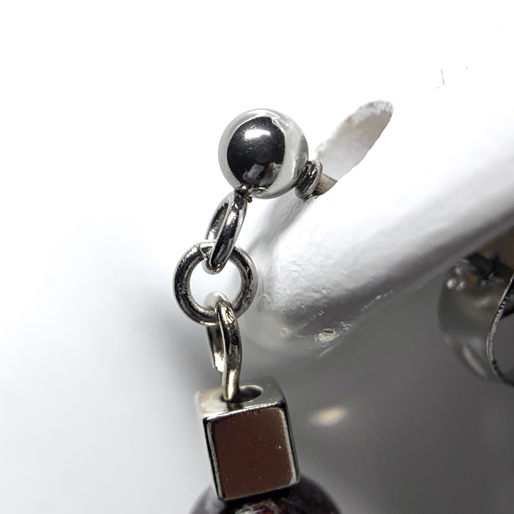 【1個売り】(訳あり)ガーネットとキューブとクロスのピアス