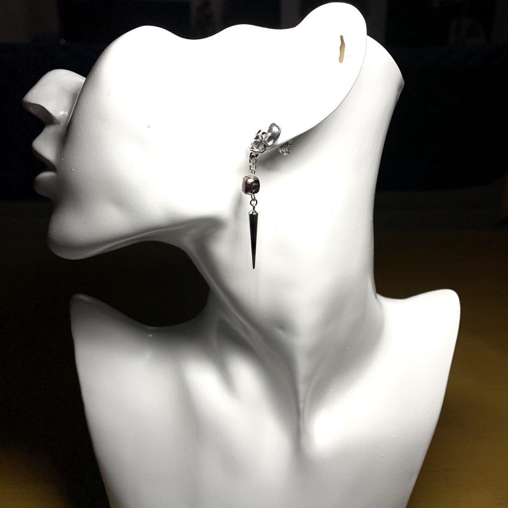 【1個売り】(試作品)ガーネットとスカルとスパイクのピアス