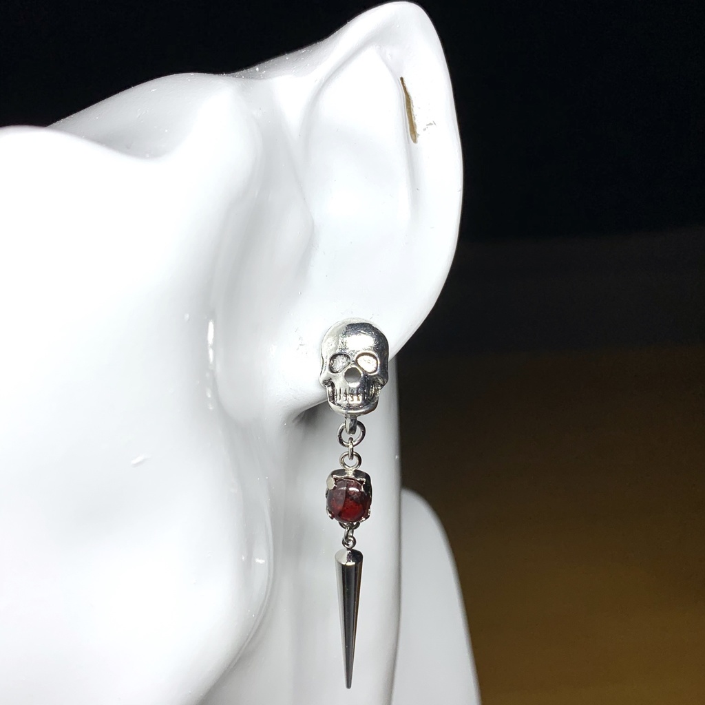 【1個売り】(試作品)ガーネットとスカルとスパイクのピアス