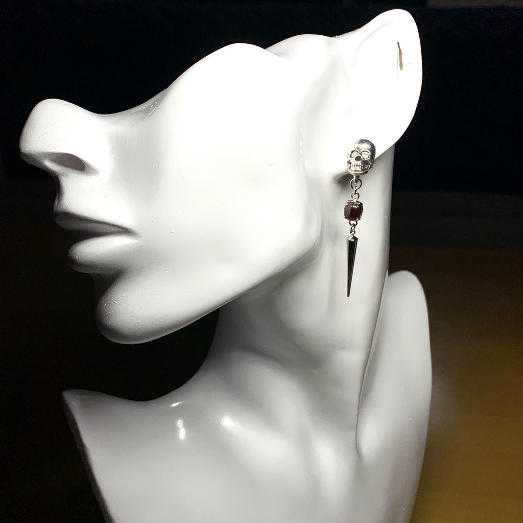【1個売り】(試作品)ガーネットとスカルとスパイクのピアス