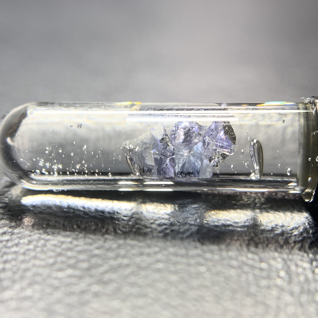 タンザナイト入り試験管(小)