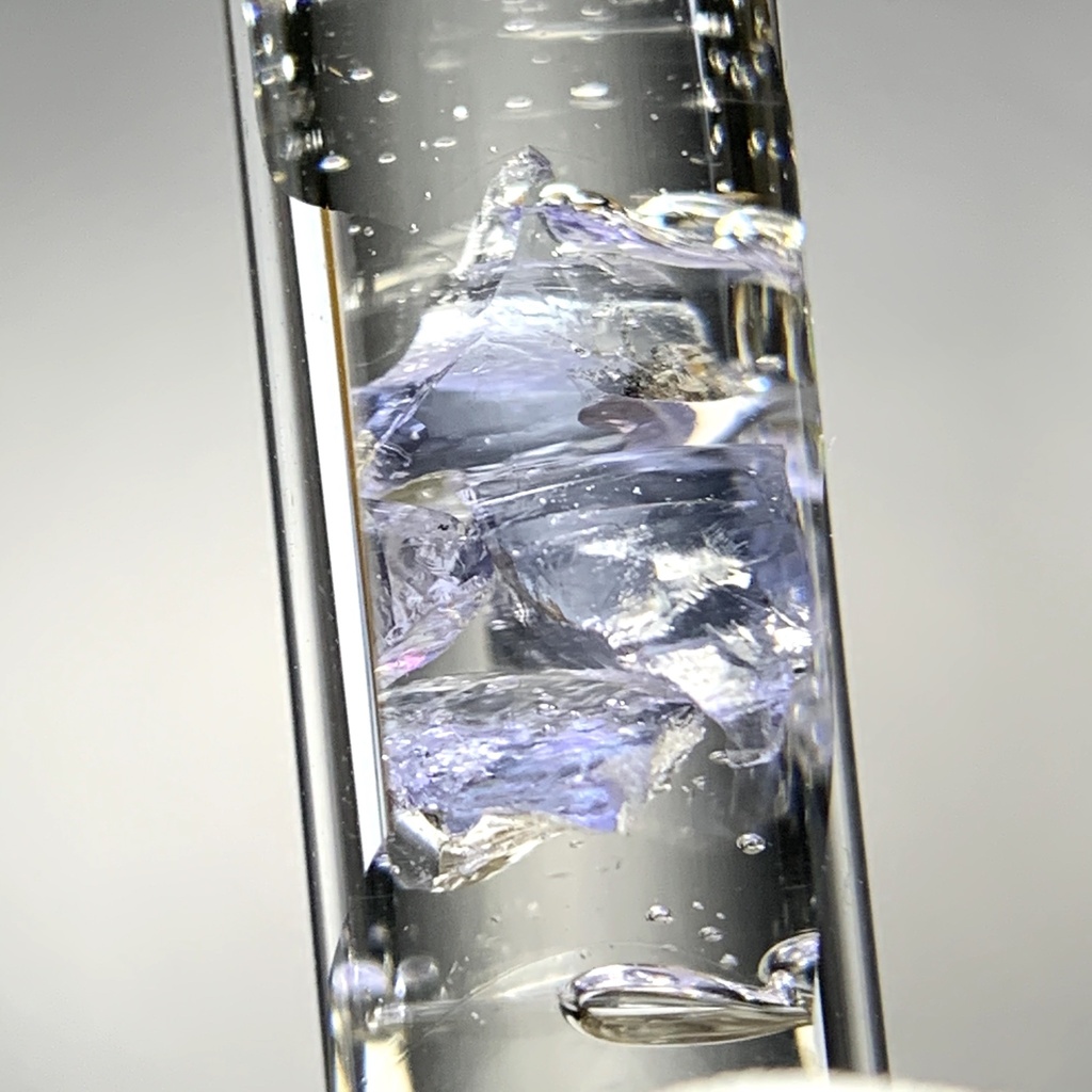 タンザナイト入り試験管(小)