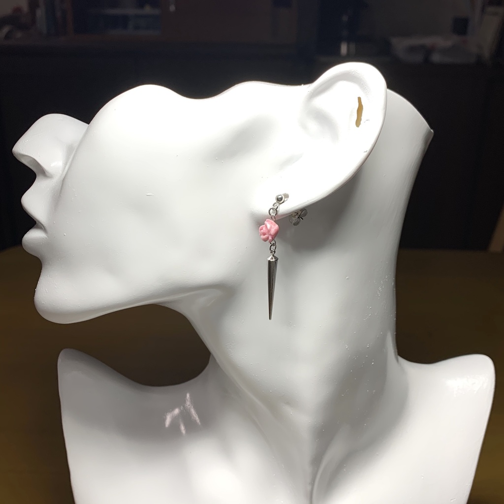 【1個売り】ロードナイトの薔薇のピアス