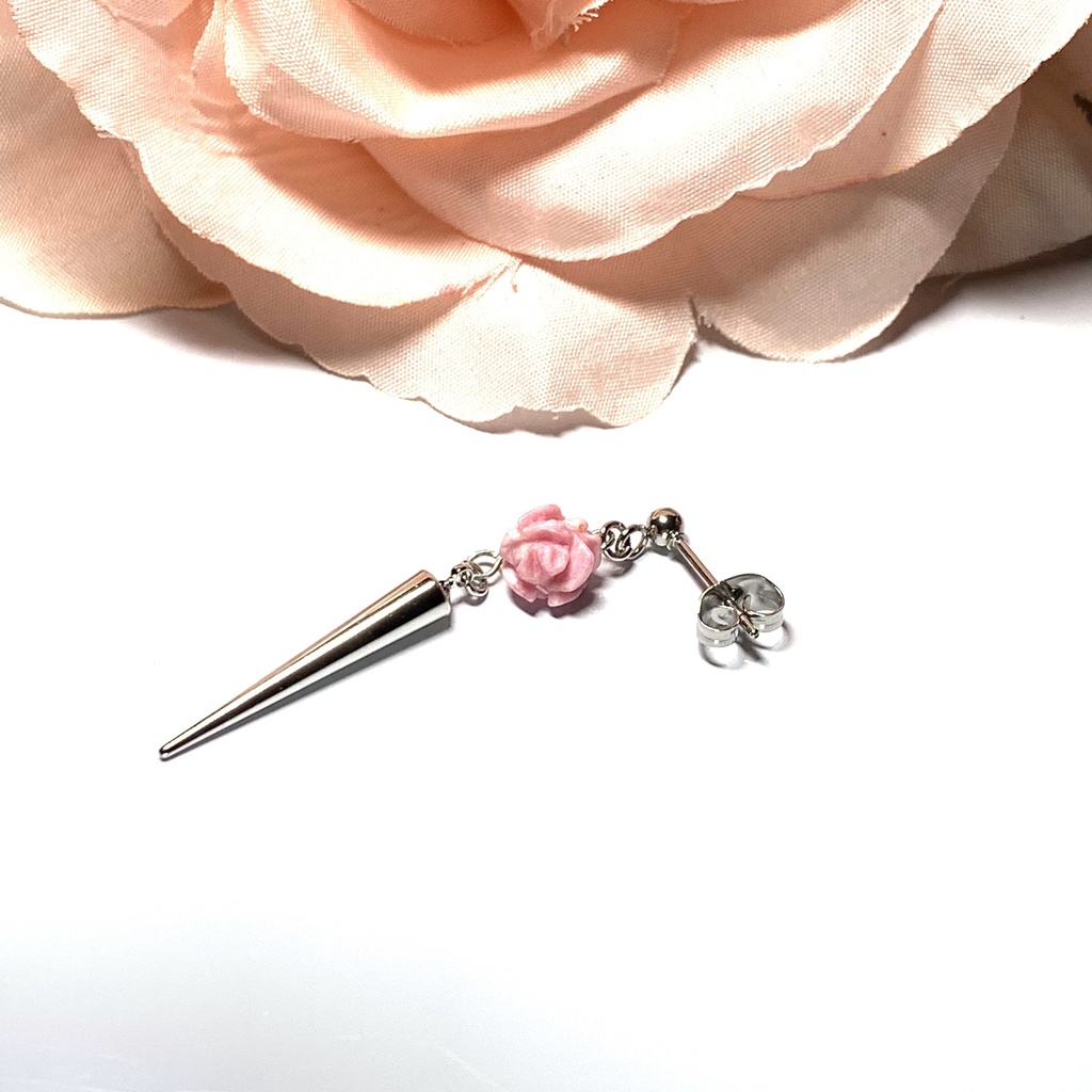 【1個売り】ロードナイトの薔薇のピアス