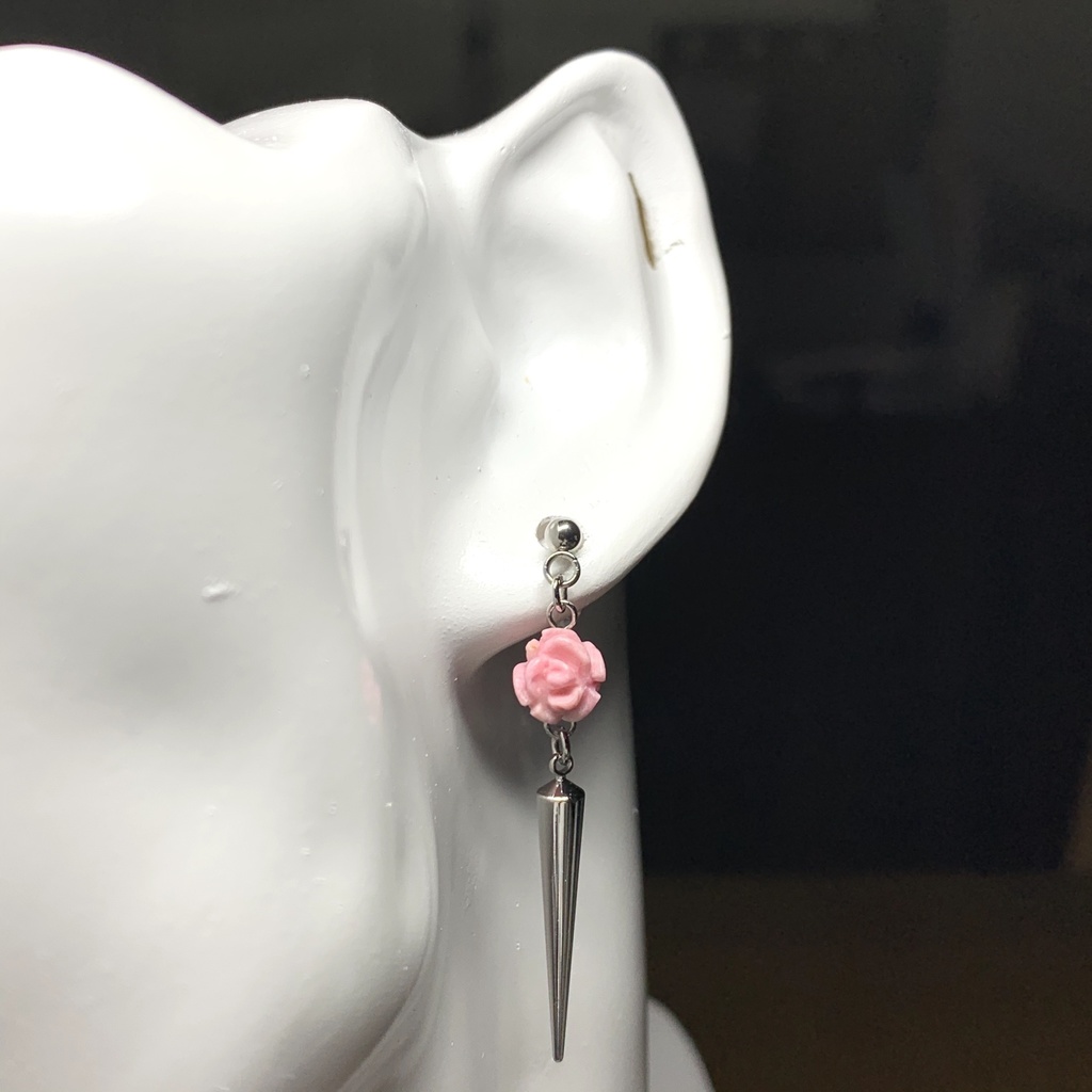 【1個売り】ロードナイトの薔薇のピアス