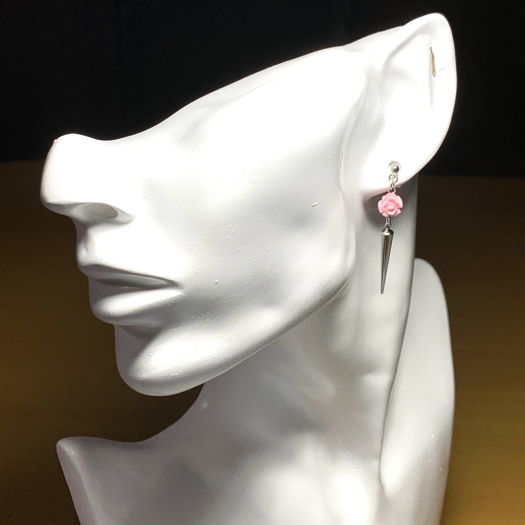 【1個売り】ロードナイトの薔薇のピアス
