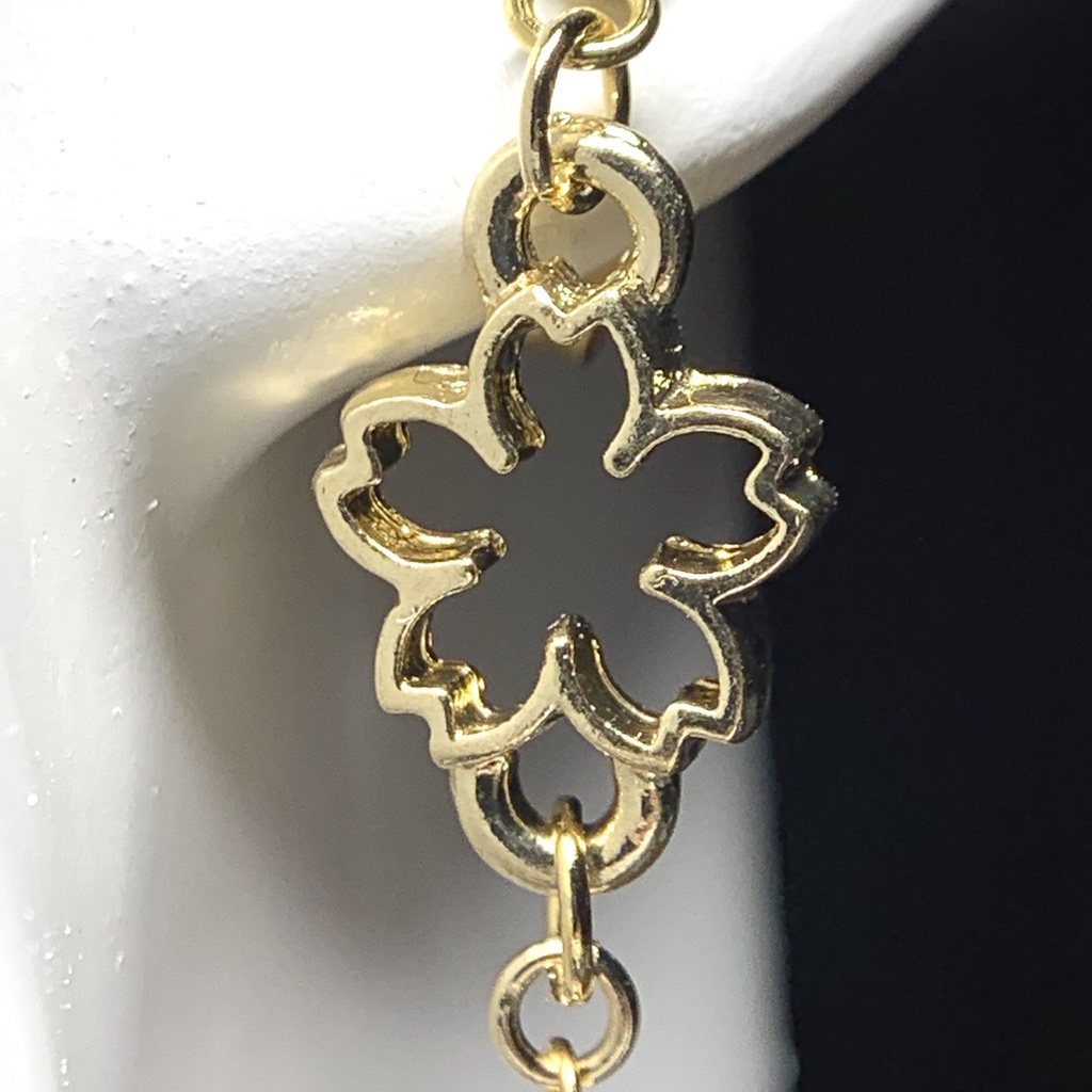 【1個売り】クィーンコンクシェルの桜ピアス