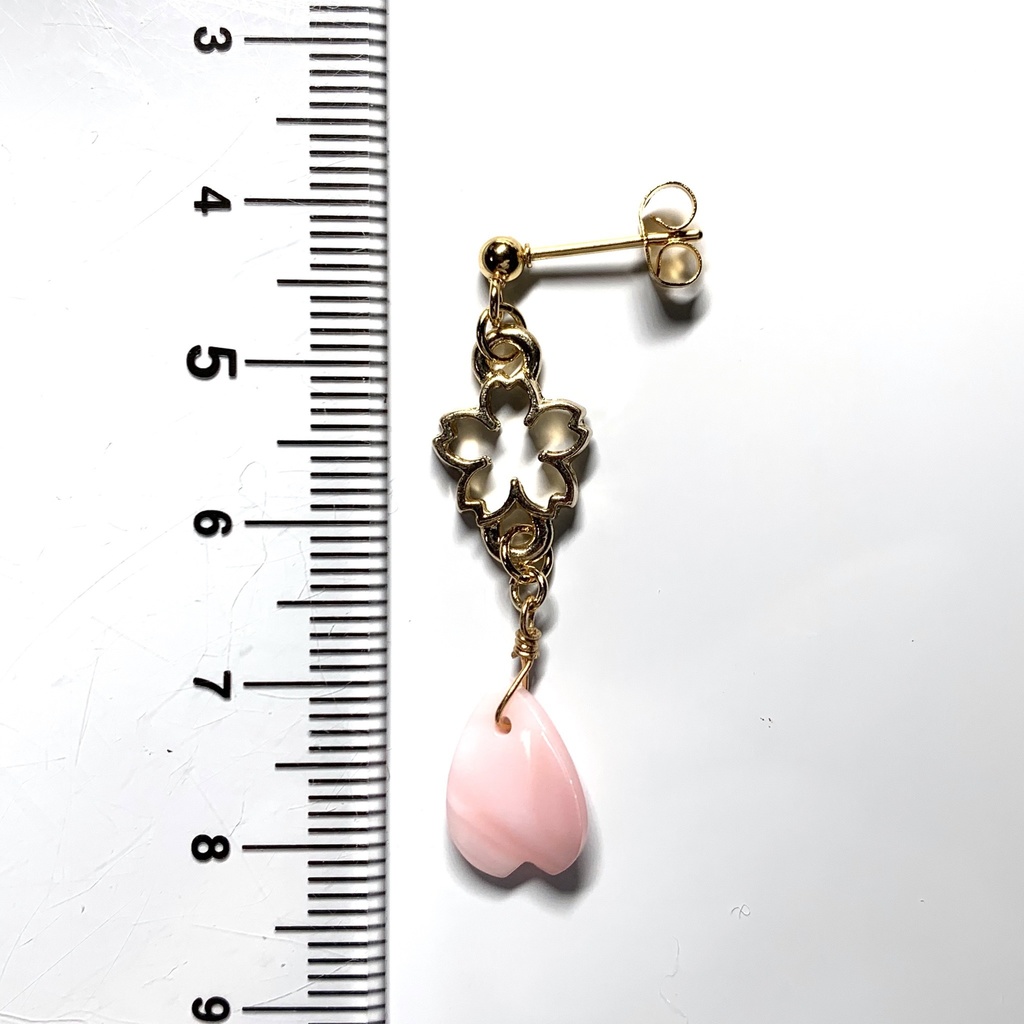 【1個売り】クィーンコンクシェルの桜ピアス