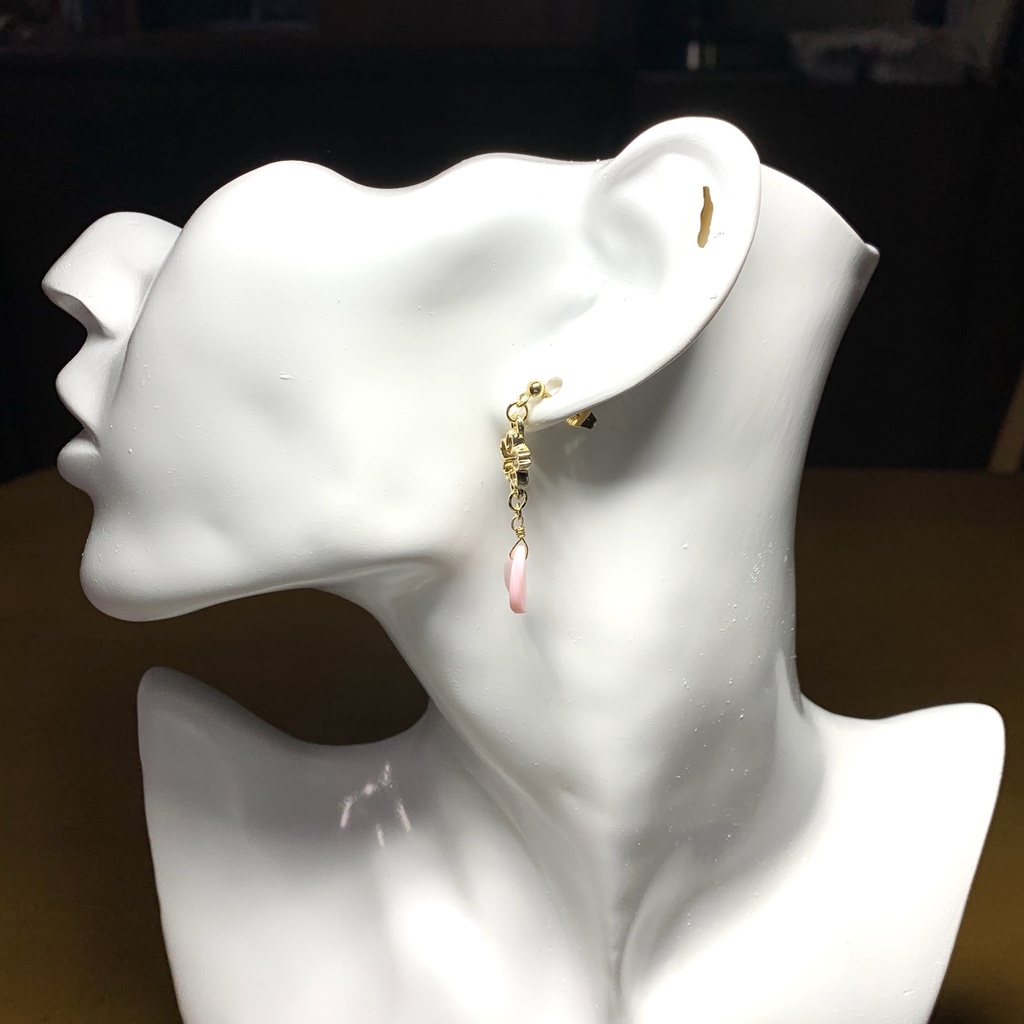 【1個売り】クィーンコンクシェルの桜ピアス