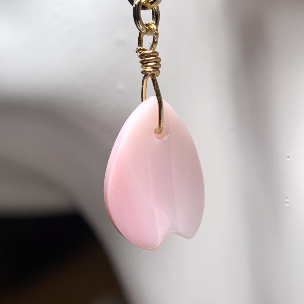 【1個売り】クィーンコンクシェルの桜ピアス